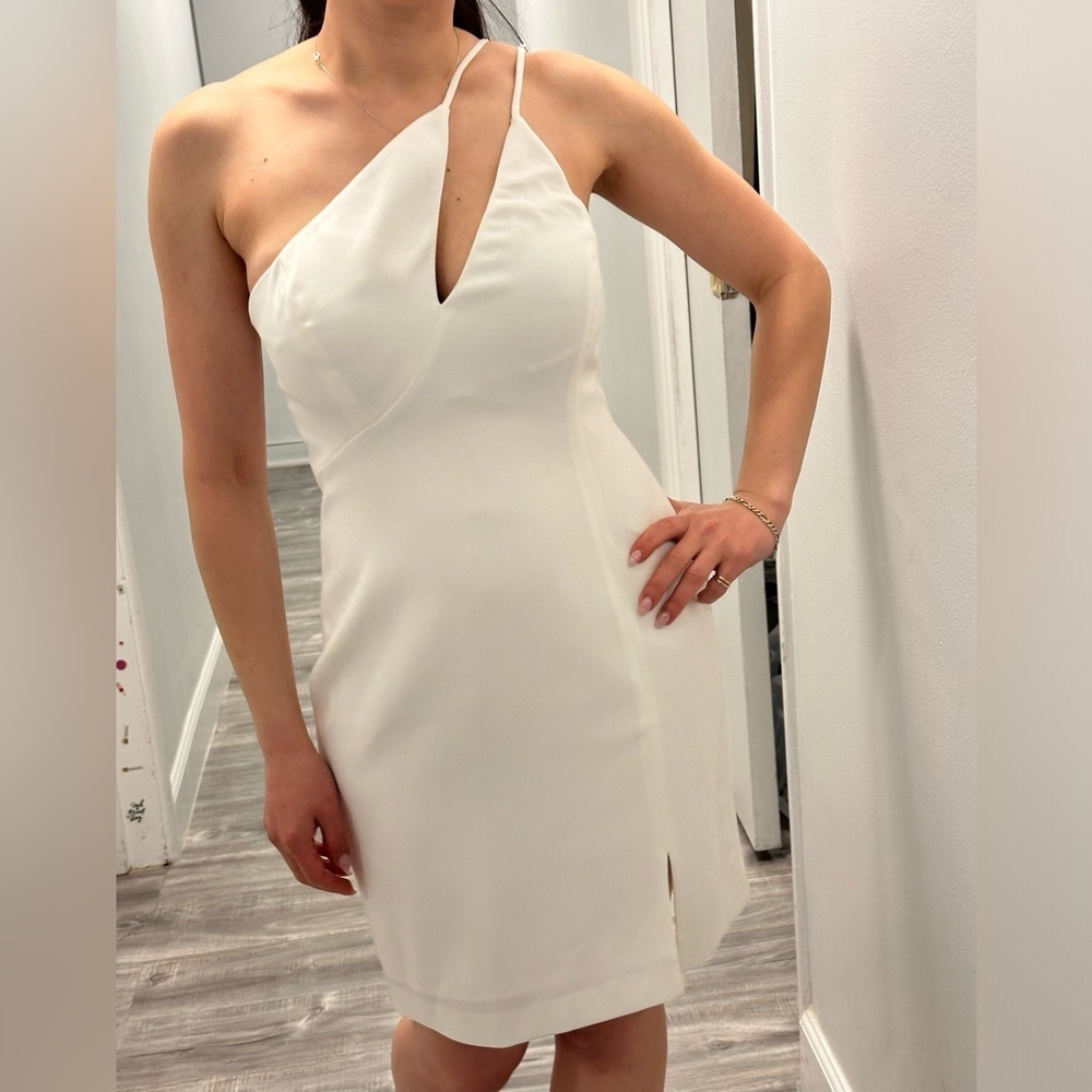 BCBGMAXAZRIA white one shoulder dress in size 2. Nwot